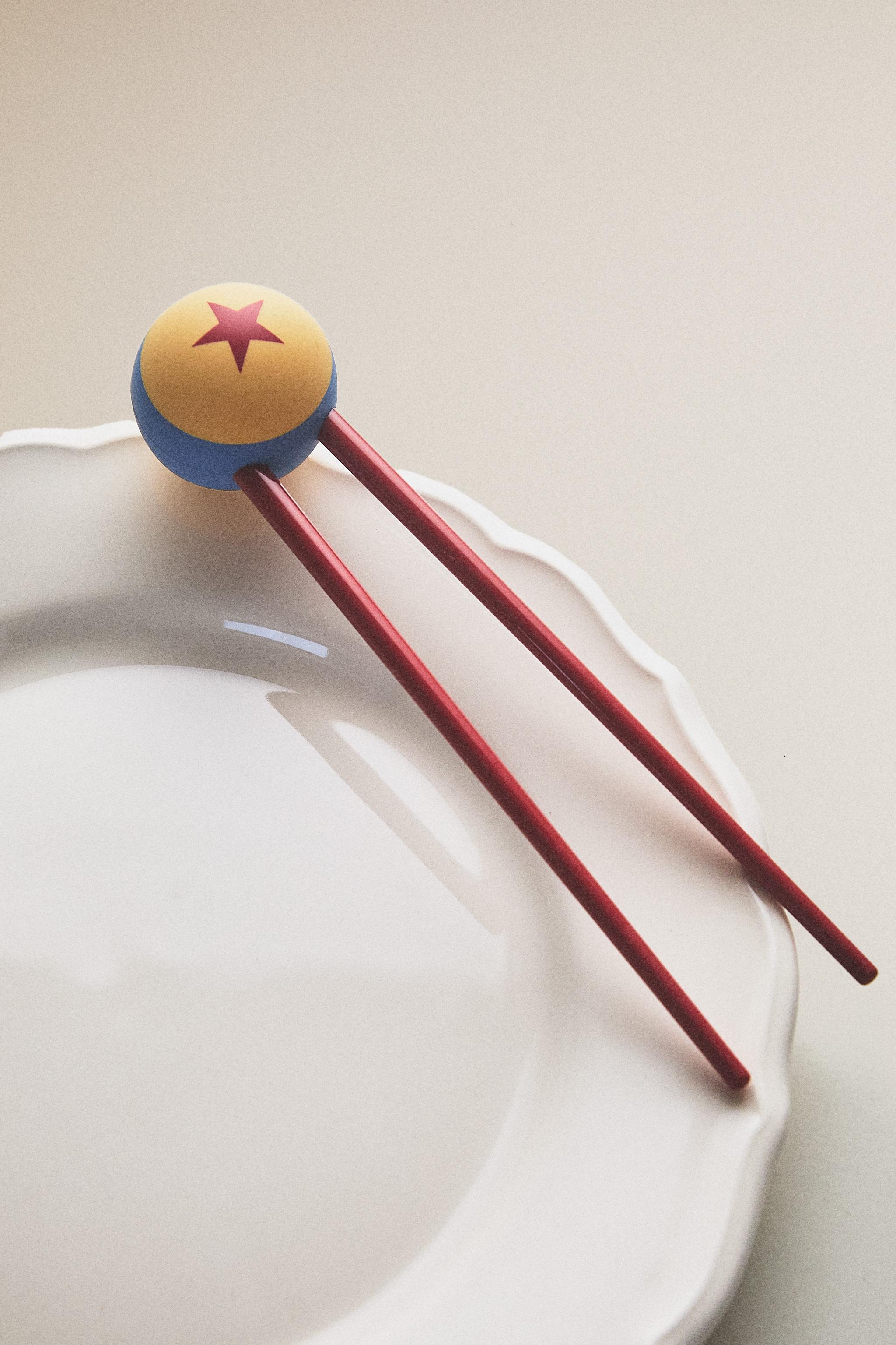 KIDS' TRITAN™ MONSTERS, INC. ©DISNEY/PIXAR BALL CHOPSTICKS